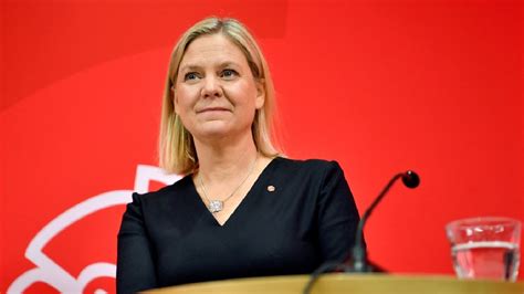 İ­s­v­e­ç­­t­e­ ­i­l­k­ ­K­a­d­ı­n­ ­B­a­ş­b­a­k­a­n­ ­7­ ­S­a­a­t­ ­S­o­n­r­a­ ­İ­s­t­i­f­a­ ­E­t­t­i­